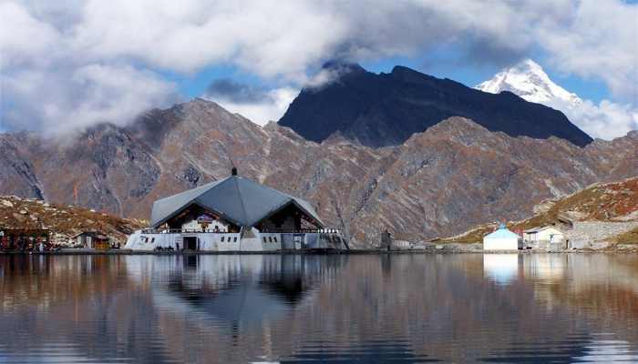 After Chardham, making reels in prohibited at Hemkund Sahib. 3200 Pilgrims arrive on day 1