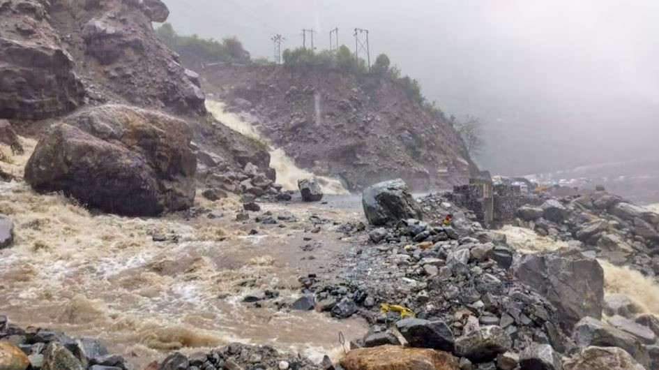 Uttarakhand Weather: Heavy rain...water level of rivers increased in Tehri, Chamoli, Badrinath Highway closed in Chatwapipal.